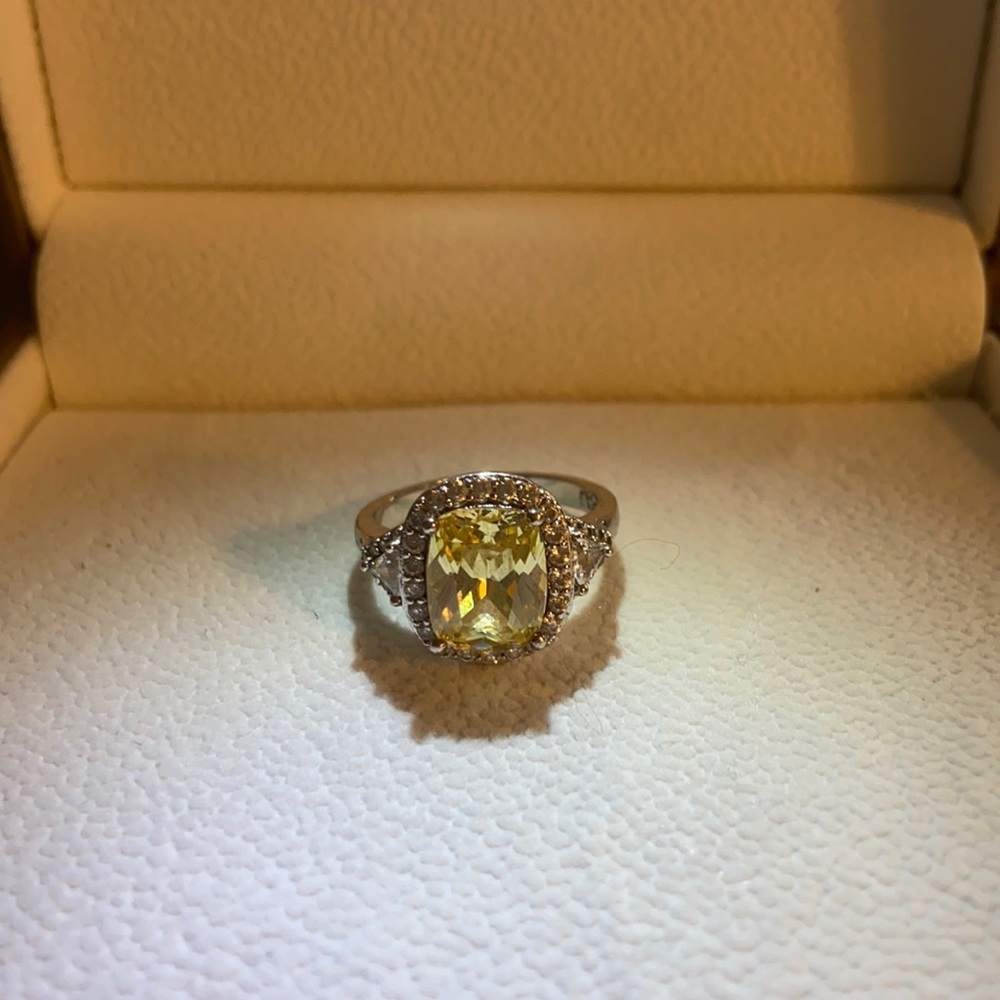 CZ Cold stone and diamond ring